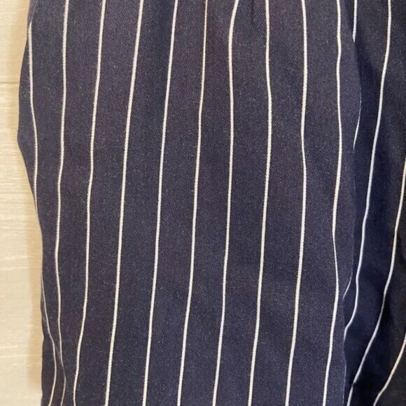 Forever 21 Women's‎ Navy / White Pinstripe Shorts - Picture 6 of 7